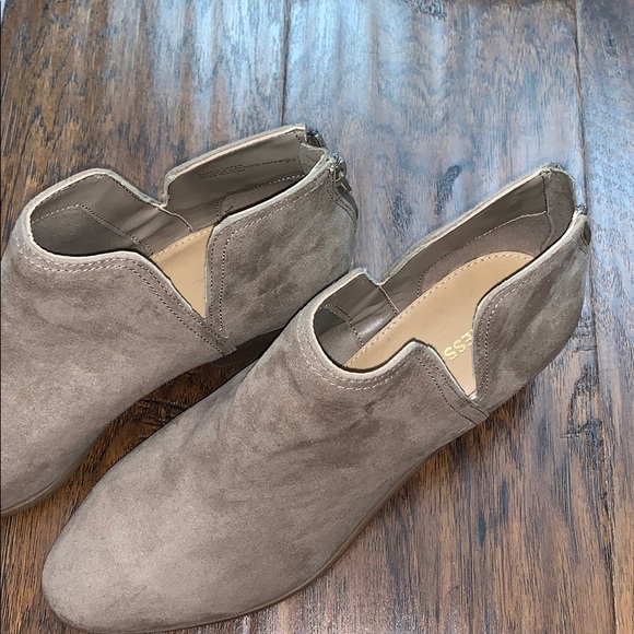 Express Booties - Picture 3 of 4